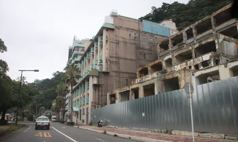 伊豆・熱海港付近のホテル街が廃墟なんですよ!