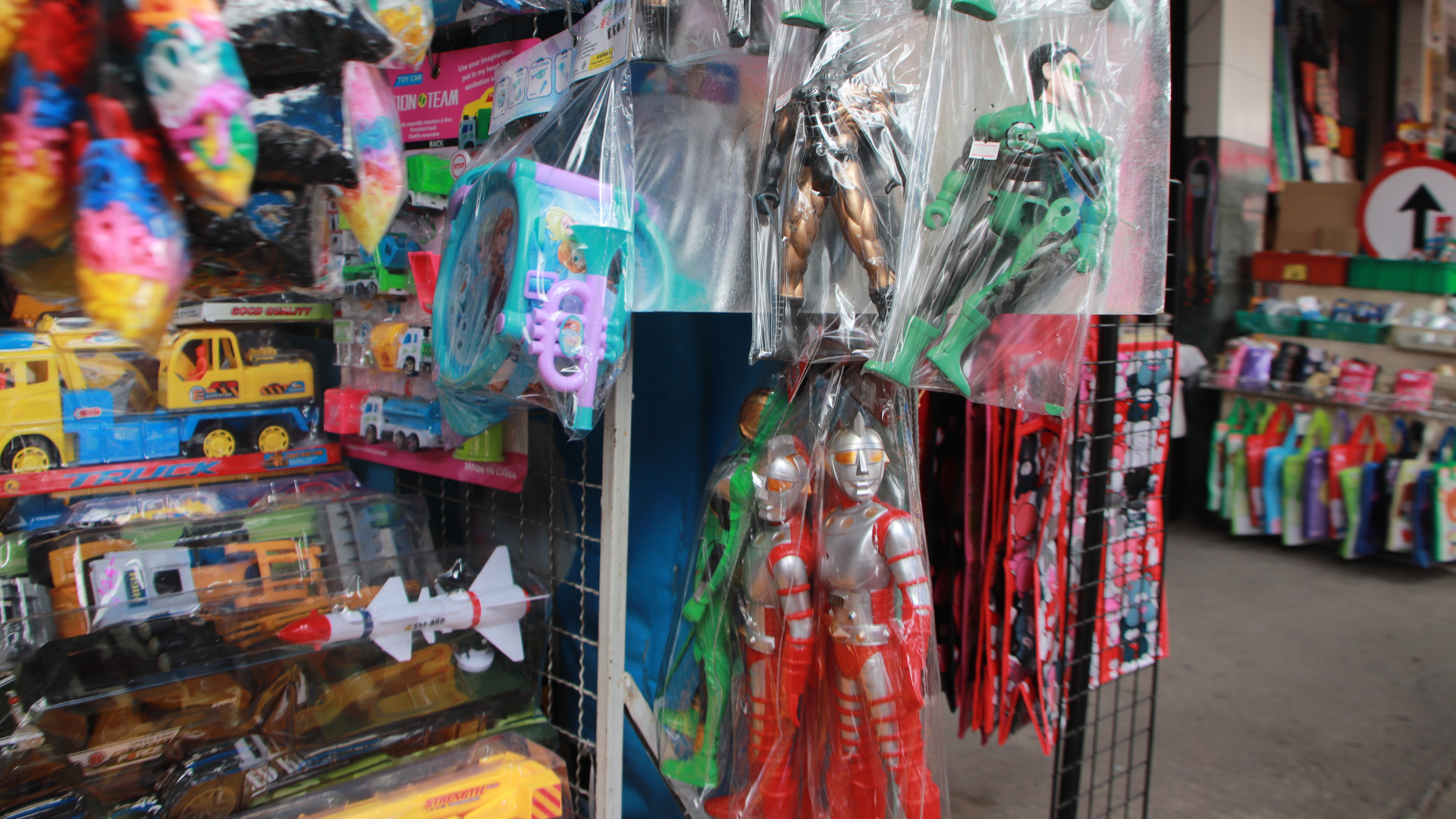 「ジャンボーグA」のパチモン人形がタイには未だにあるんですよ!